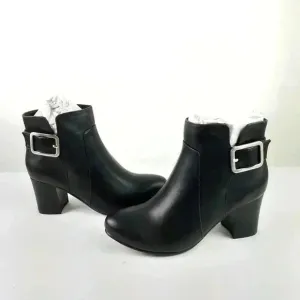 Italian Shoemakers Ankle boots Size 6 NWT
