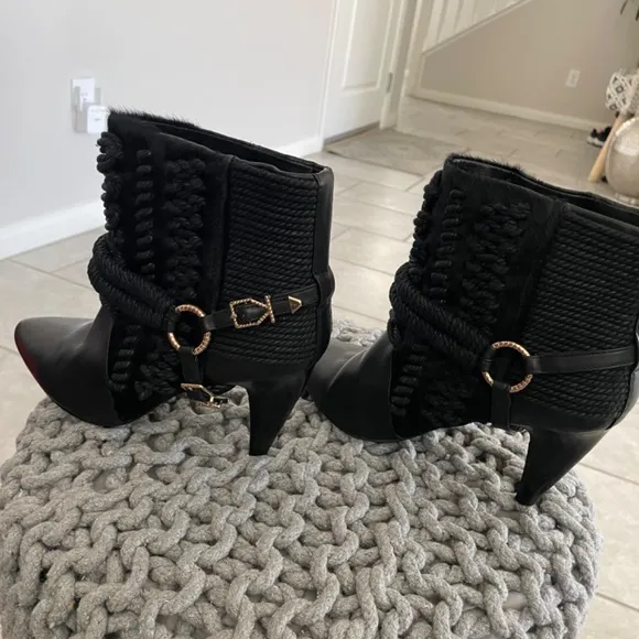 IVY KIRSHNER Black Leather Rope Calf Hair Trim Ankle Boots Size 8.5