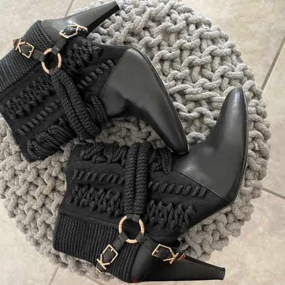IVY KIRSHNER Black Leather Rope Calf Hair Trim Ankle Boots Size 8.5