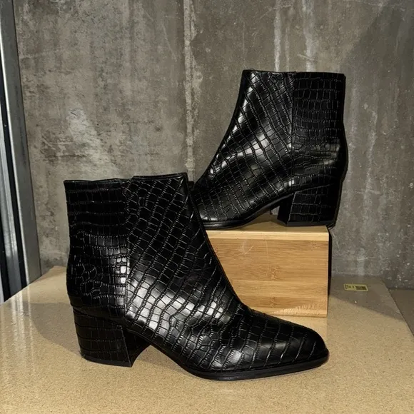 J. McLaughlin Ankle Boots (A0009)