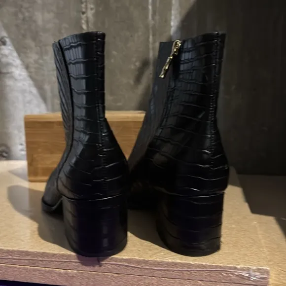 J. McLaughlin Ankle Boots (A0009)