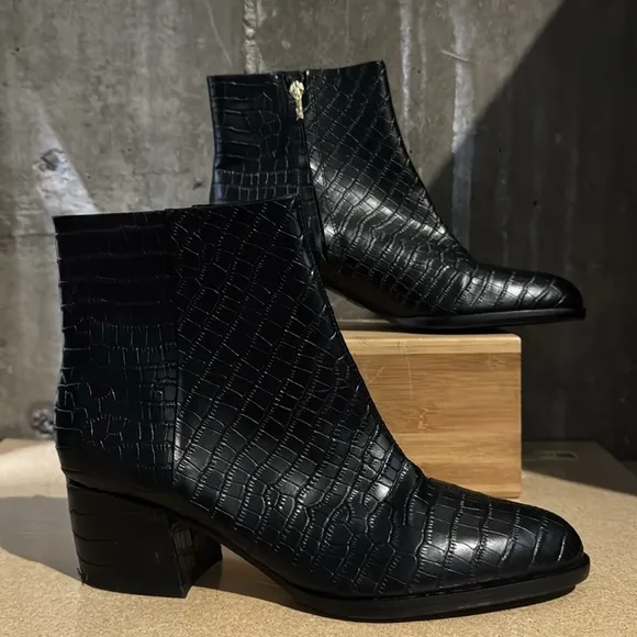 J. McLaughlin Ankle Boots (A0009)