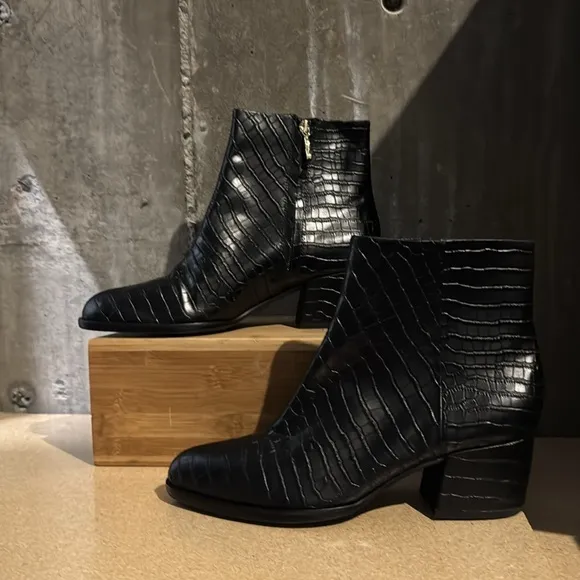 J. McLaughlin Ankle Boots (A0009)
