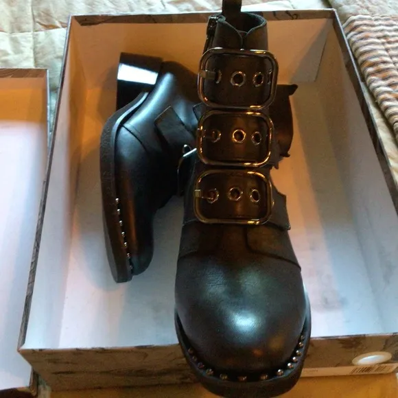 JEFFREY.CAMPBELL/TODD.BUCKLE.BOOTS