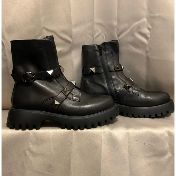 JILDOR Black Leather “Zinky” Rubber Lug Sole Moto Booties sz.7 1/2