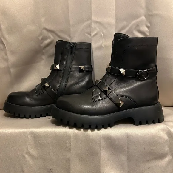 JILDOR Black Leather “Zinky” Rubber Lug Sole Moto Booties sz.7 1/2