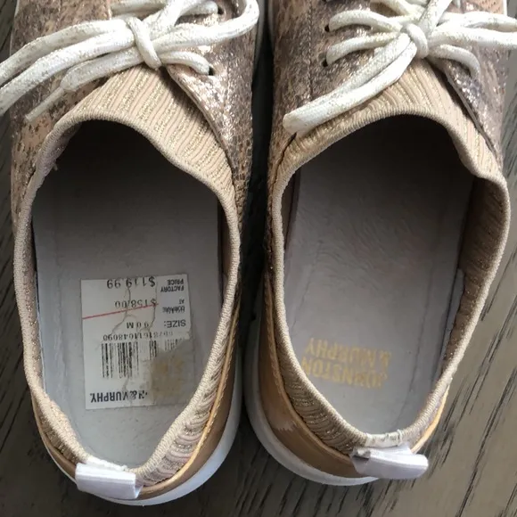 Johnston and Murphy women’s walking shoe