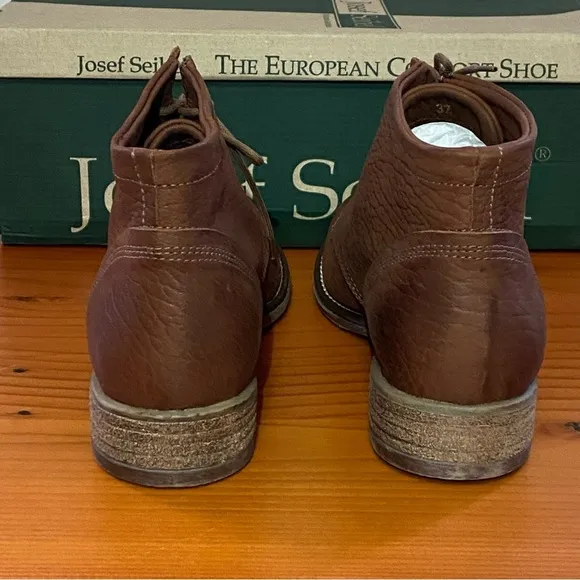 Josef Seibel Sienna 03 castagne brown chukka boot. Premium leather and comfort