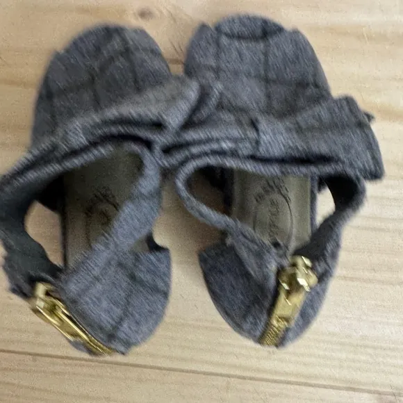 Joyfloie Sophie Gray Plaid Dog Shoes. Great Condition. Size 10