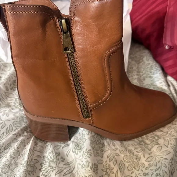 Kalina Ankle Bootie by Naturaluzer size 10