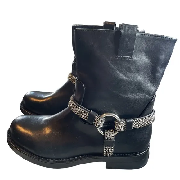 Karl Lagerfeld Paris Black Leather Vernet Motorcycle Boots W/Chain Harness, 6.5