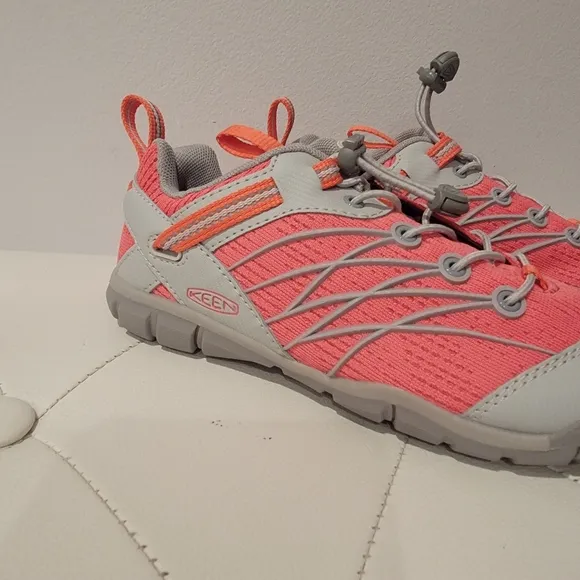 KEEN Kids Pink and Gray Hiking Shoes Sneakers Size 1 NWOB