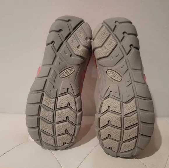 KEEN Kids Pink and Gray Hiking Shoes Sneakers Size 1 NWOB