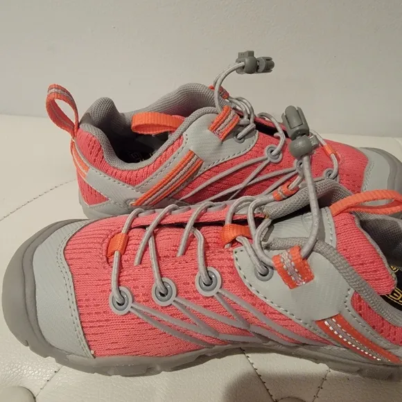 KEEN Kids Pink and Gray Hiking Shoes Sneakers Size 1 NWOB