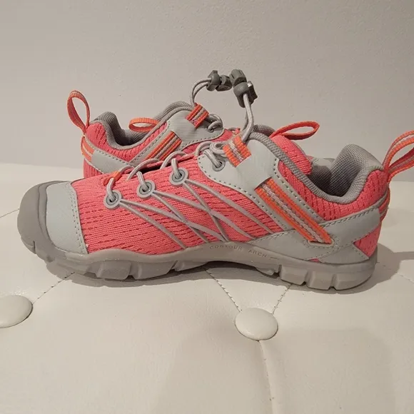 KEEN Kids Pink and Gray Hiking Shoes Sneakers Size 1 NWOB