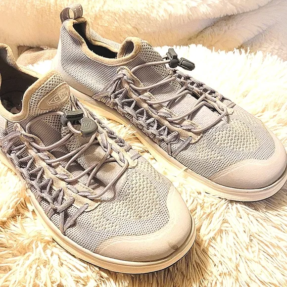 KEEN MENS SNEAKERS TENNIS SHOES LIGHT GREY EXCELLENT CONDITION
