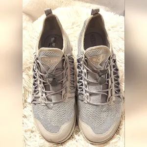 KEEN MENS SNEAKERS TENNIS SHOES LIGHT GREY EXCELLENT CONDITION
