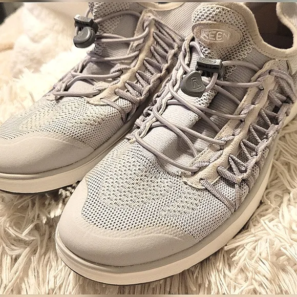 KEEN MENS SNEAKERS TENNIS SHOES LIGHT GREY EXCELLENT CONDITION