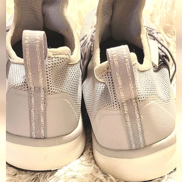 KEEN MENS SNEAKERS TENNIS SHOES LIGHT GREY EXCELLENT CONDITION