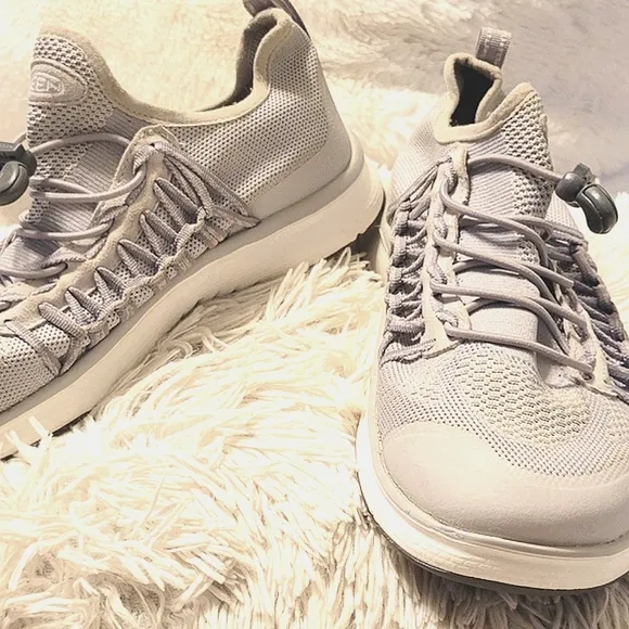 KEEN MENS SNEAKERS TENNIS SHOES LIGHT GREY EXCELLENT CONDITION