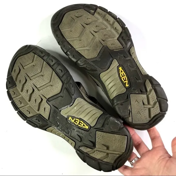 Keen Newport H2 Black Olive water shoes sandals men’s 10