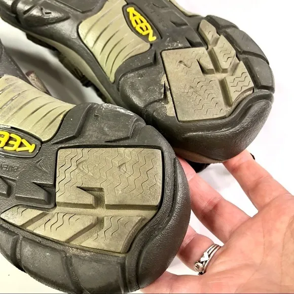 Keen Newport H2 Black Olive water shoes sandals men’s 10
