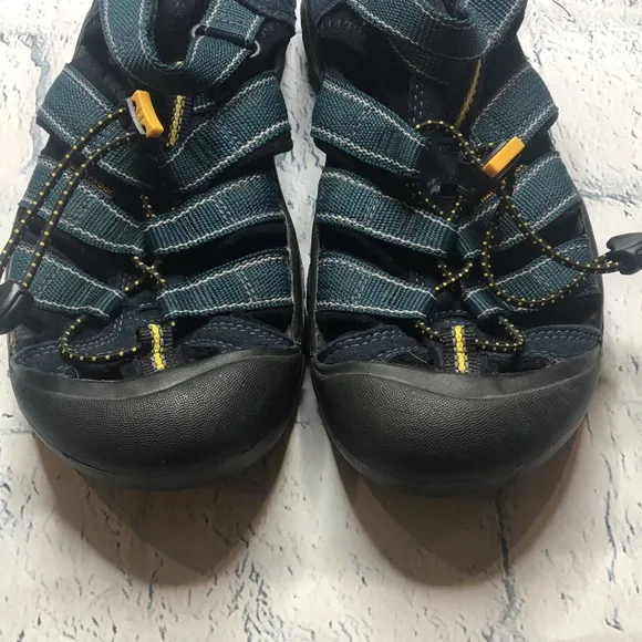 🔹Keen Waterproof Shoes