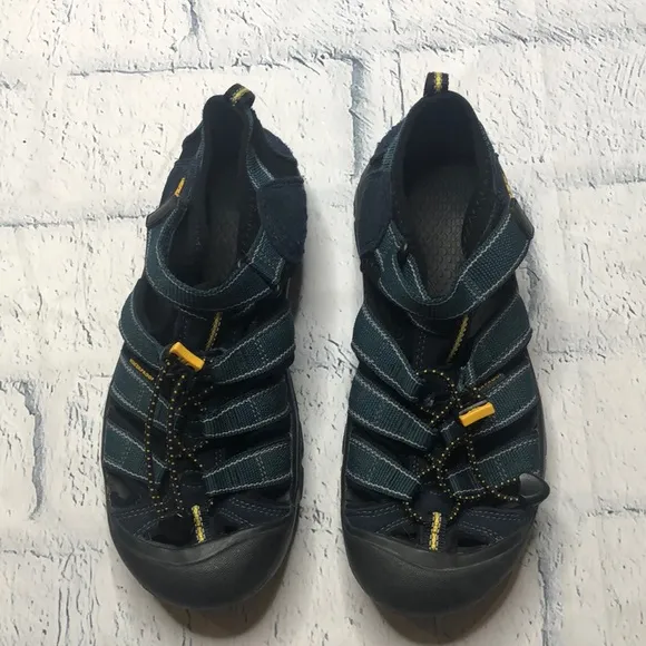 🔹Keen Waterproof Shoes