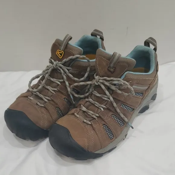 KEEN Womens Voyageur hiking shoe SZ 10