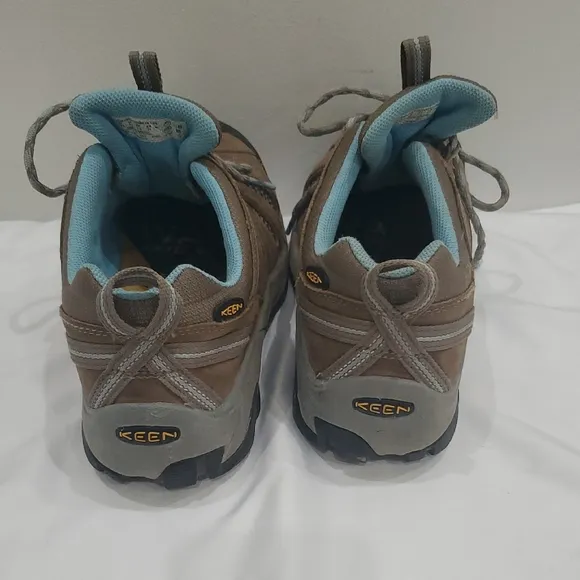 KEEN Womens Voyageur hiking shoe SZ 10