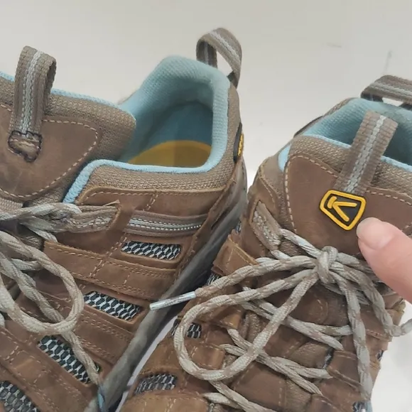 KEEN Womens Voyageur hiking shoe SZ 10