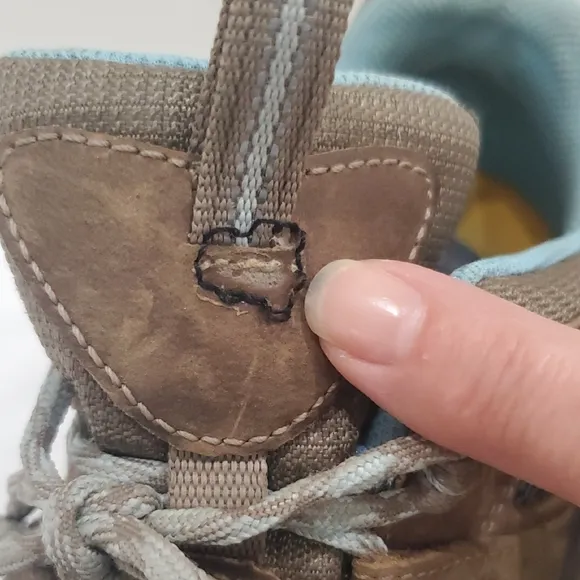 KEEN Womens Voyageur hiking shoe SZ 10