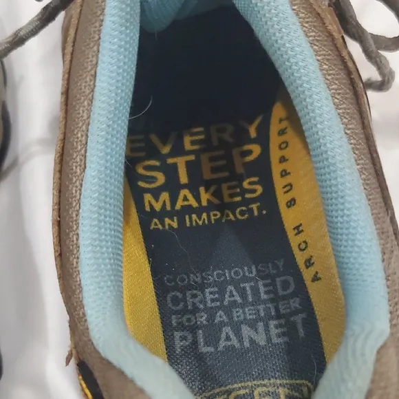 KEEN Womens Voyageur hiking shoe SZ 10