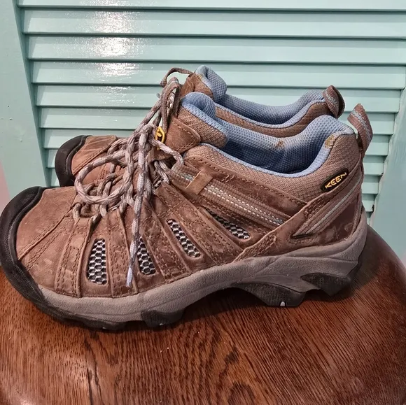 KEEN Women's Voyageur Vented Hiking Shoes, Size 8