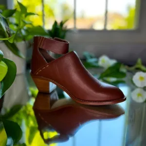 Kelsi Dagger Brooklyn Mahogany Kadeeja Leather Cutout Ankle Boot Brown Size: 8.5