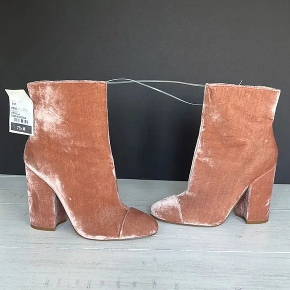 Kendall   Kylie ARGILLA Pink Velvet Booties Boots BlockPlatform Heel Sz 7.5 NWT
