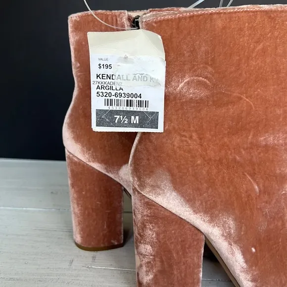 Kendall   Kylie ARGILLA Pink Velvet Booties Boots BlockPlatform Heel Sz 7.5 NWT