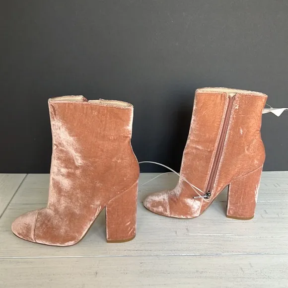 Kendall   Kylie ARGILLA Pink Velvet Booties Boots BlockPlatform Heel Sz 7.5 NWT