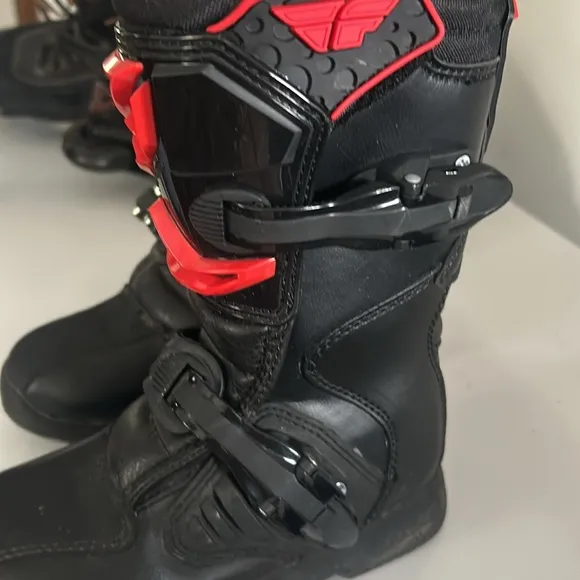 kids motorcycle boots unisex pretty new wore few times!!