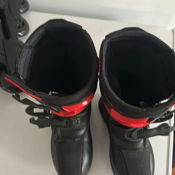 kids motorcycle boots unisex pretty new wore few times!!
