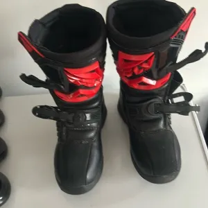 kids motorcycle boots unisex pretty new wore few times!!