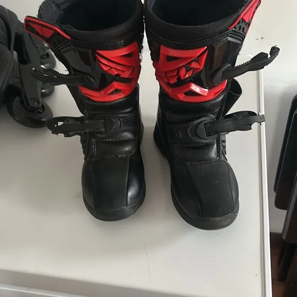 kids motorcycle boots unisex pretty new wore few times!!