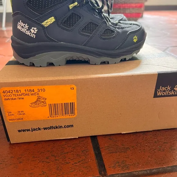 Kids waterproof hiking shoes Size 13, Jack WOLFSKIN