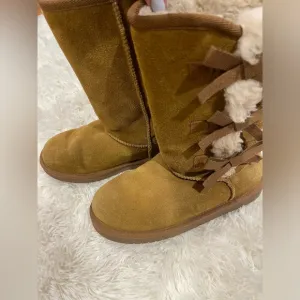 Koolaburra by Uggs girls boots