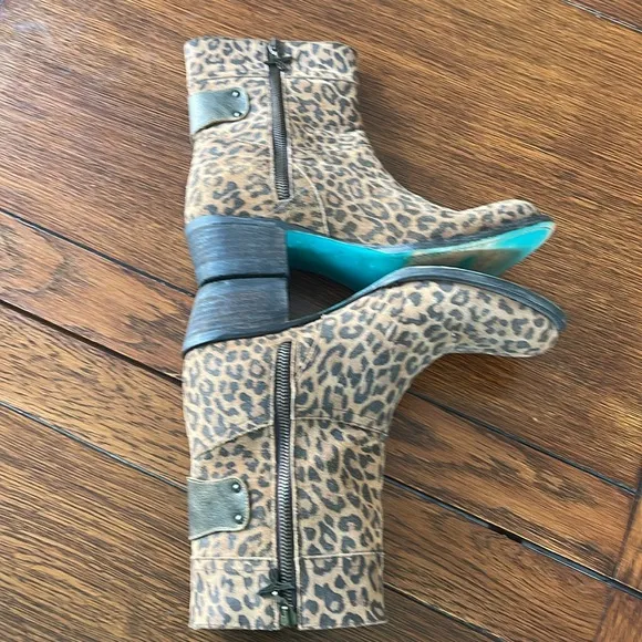 Lane Animal Leopard Print Suede Leather Western ankle boots 7.5