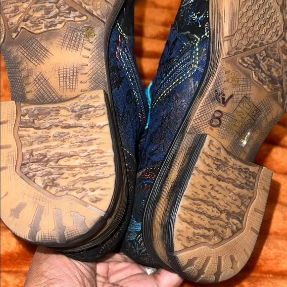 L’Artiste Embroidered Blue and Black Ankle Boots