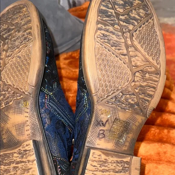 L’Artiste Embroidered Blue and Black Ankle Boots