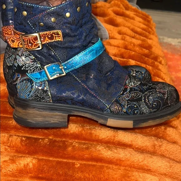 L’Artiste Embroidered Blue and Black Ankle Boots