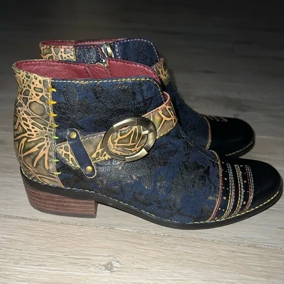 L’Artiste WOMEN’S GEORGIANA HANDPAINTED ANKLE BOOTS