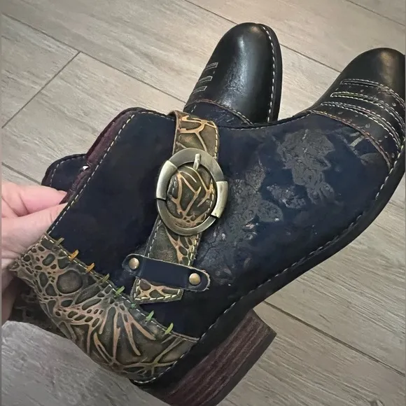 L’Artiste WOMEN’S GEORGIANA HANDPAINTED ANKLE BOOTS